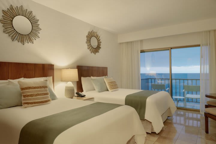 Deluxe with balcony oceanfront - free wifi