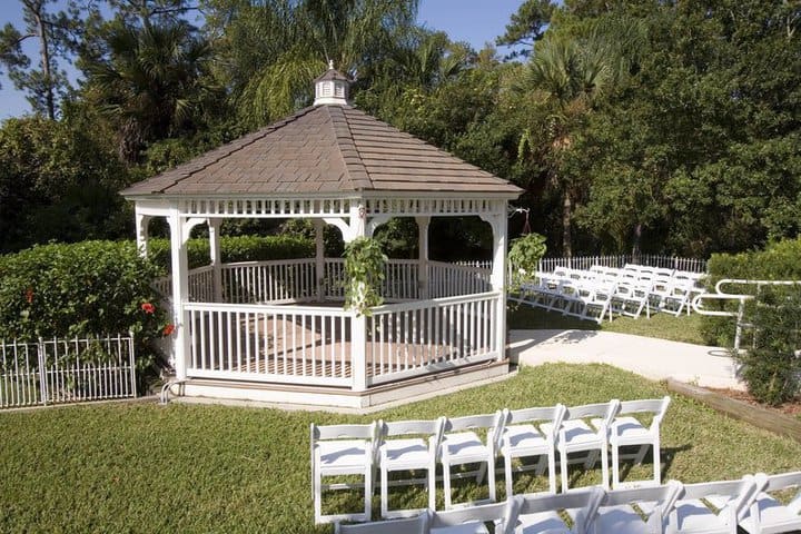 Celebrate your wedding at the Best Western® in the Walt Disney World® Resort in Orlando