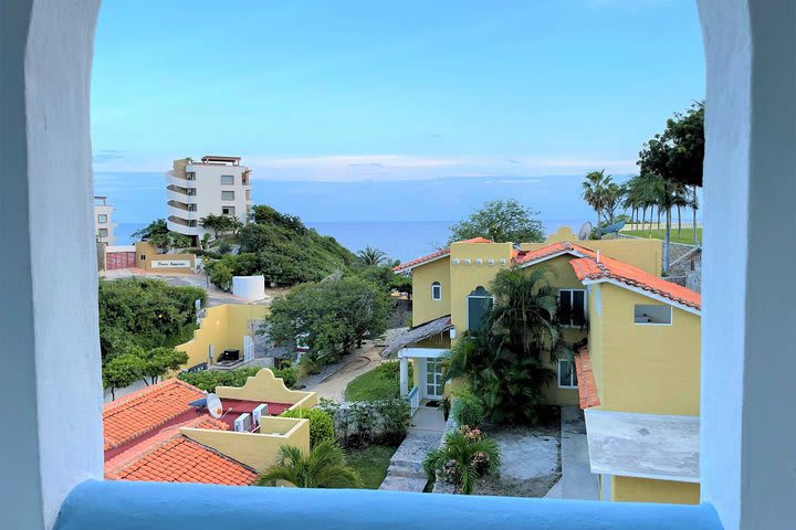 Apartment with garden view