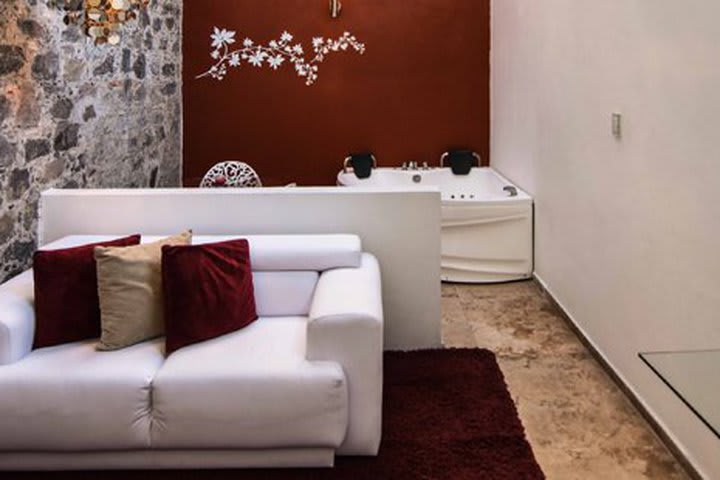 Sitting area with sofa