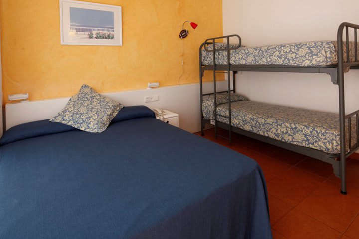 Habitación familiar dentro del Hotel Presidente Ibiza en Sant Joan de Labritja