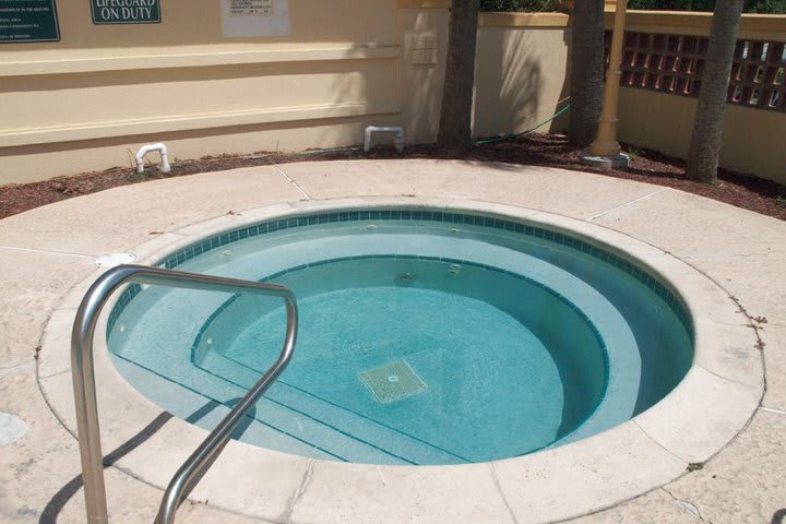 Relax in the Jacuzzi at La Quinta Inn & Suites Orlando UCF