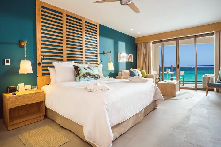 Junior suite with partial ocean view