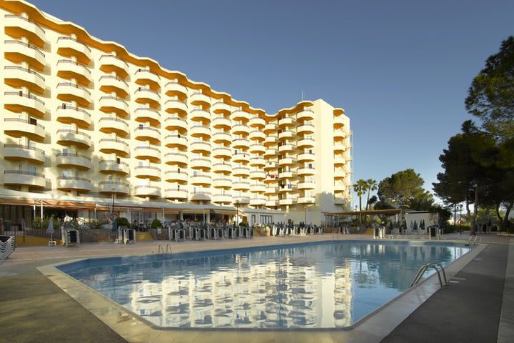 The Fiesta Tanit hotel in Cala Gracio has an outdoor pool