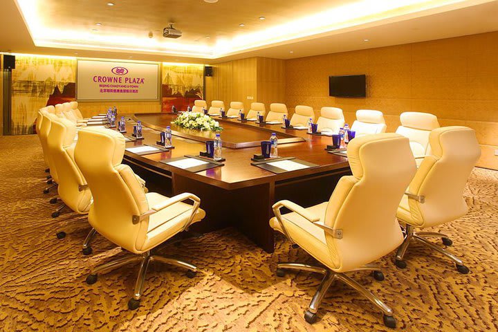 Boardroom at the Crowne Plaza Beijing Chaoyang U-Town hotel