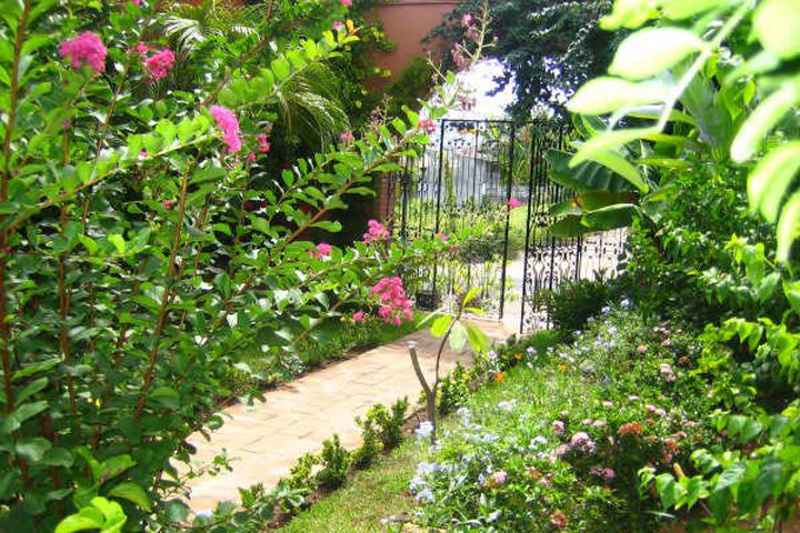 Entrada de Suites La Hacienda en Puerto Escondido