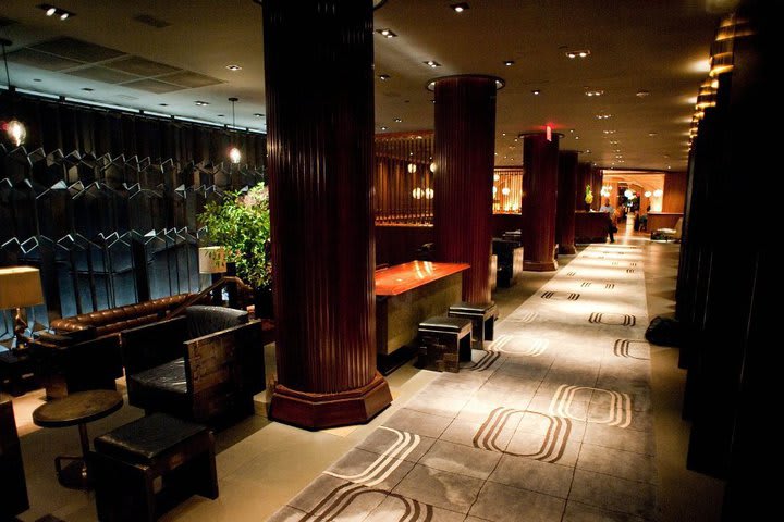 Lobby del Royalton, hotel en Nueva York