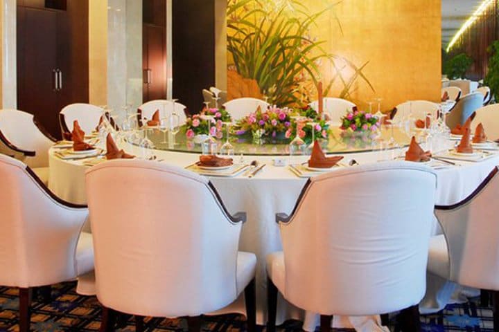 El Oriental Garden Hotel ofrece salones para banquetes decorados lujosamente