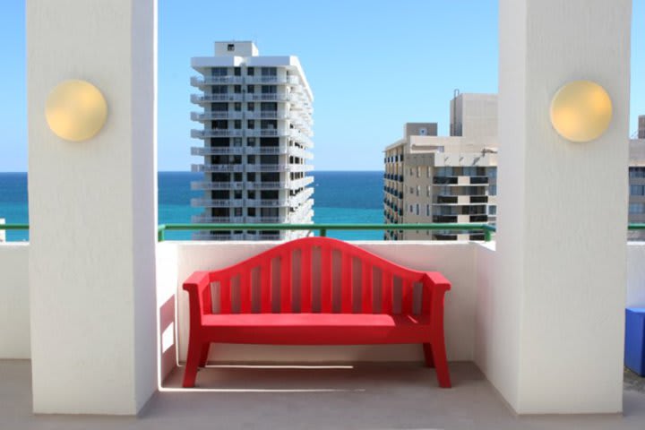 Áreas de descanso en la terraza en el hotel Sixty Sixty Resort