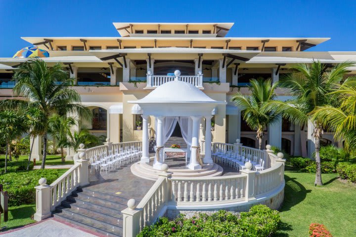 Gazebo ideal for weddings at the resort