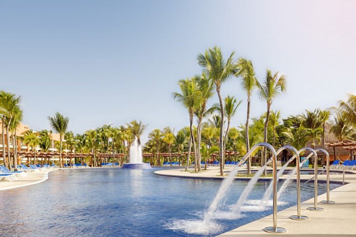 The pool area is ideal for cooling