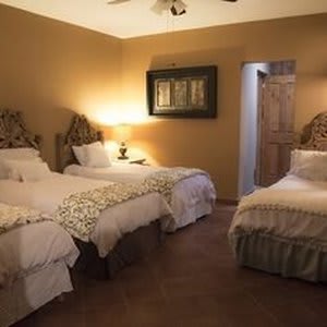 Tadeo Inn Bed & Breakfast