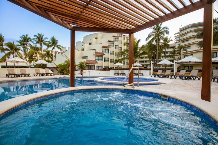 Jacuzzi and pool area