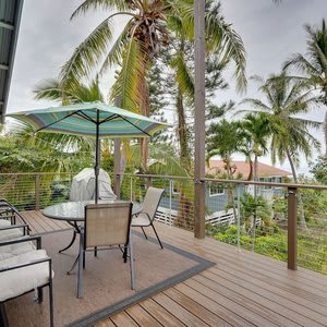 Breezy Kailua-kona Bungalow w/ Lanai & Ocean View!