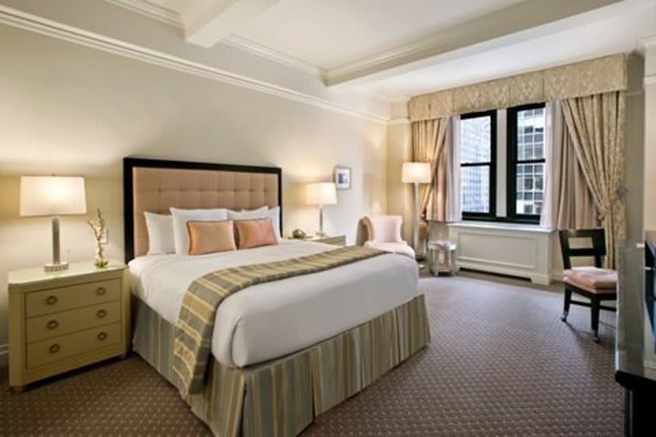 Habitación con vista a la ciudad de Nueva York en el hotel Warwick