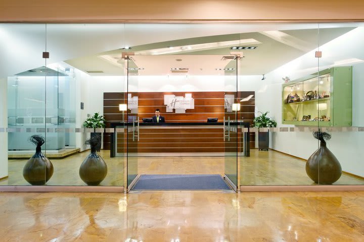 Recepción Holiday Inn Express Medellin