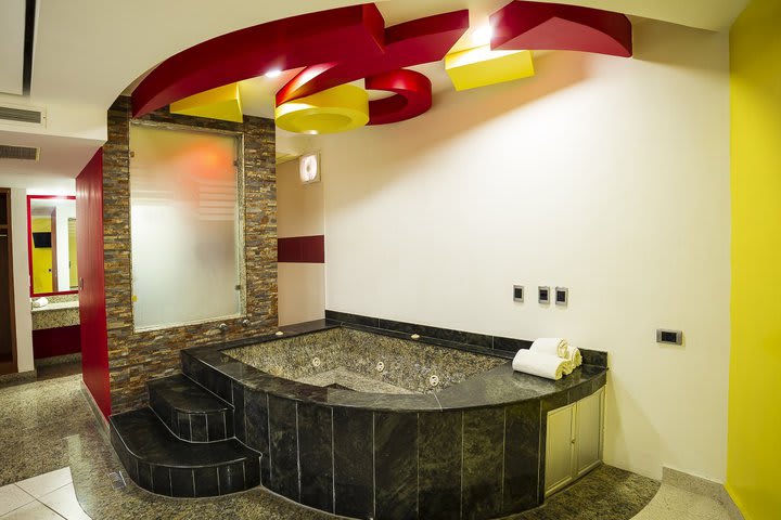 Jacuzzi in a deluxe guest room