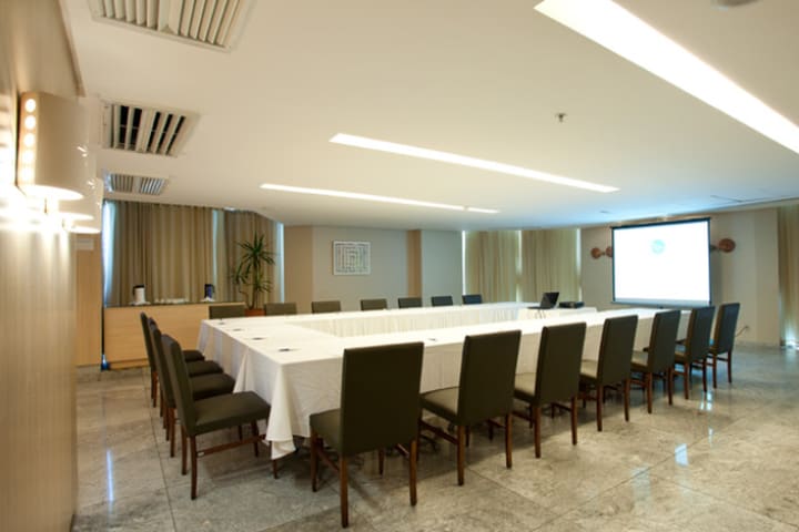 Meeting room at the Beach Class Suites, hotel in Recife