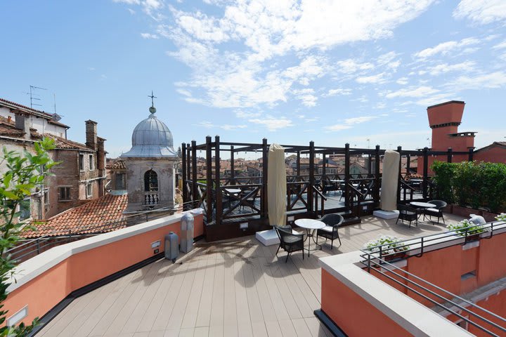 Admira la ciudad desde la terraza del hotel Splendid en Venecia