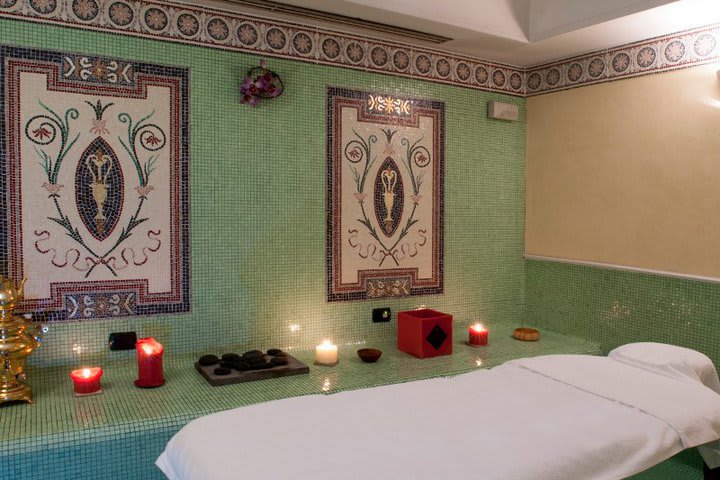 Hotel Bernini in downtown Rome offers Spa services