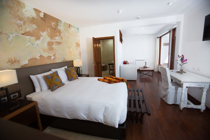 Superior Studio Suite, 1 Queen Bed, Courtyard Area