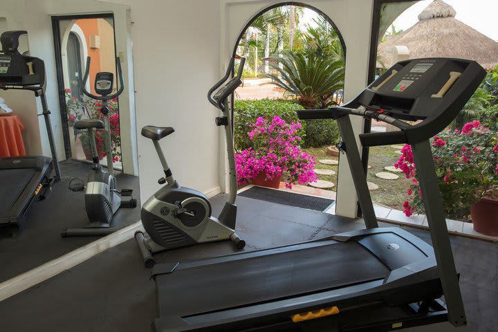 The fitness center is equipped with cardiovascular machines