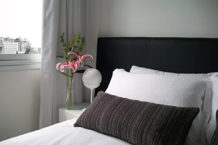 Guest room at Dazzler Suites Recoleta in Buenos Aires