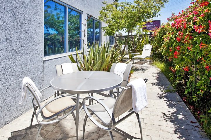 Terraza del hotel Crowne Plaza San Francisco International Airport en Burlingame