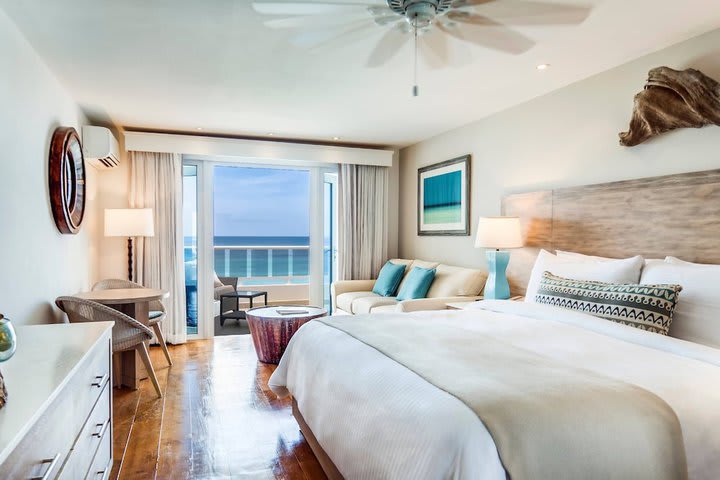 Img - Ocean Front Room, Guest room