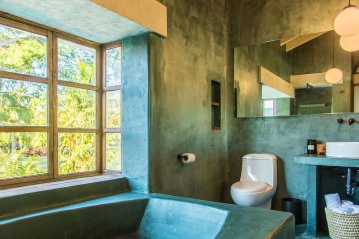 Tub in the signature Green room