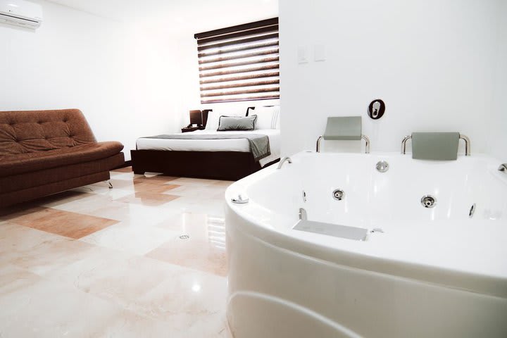 Jacuzzi de una suite