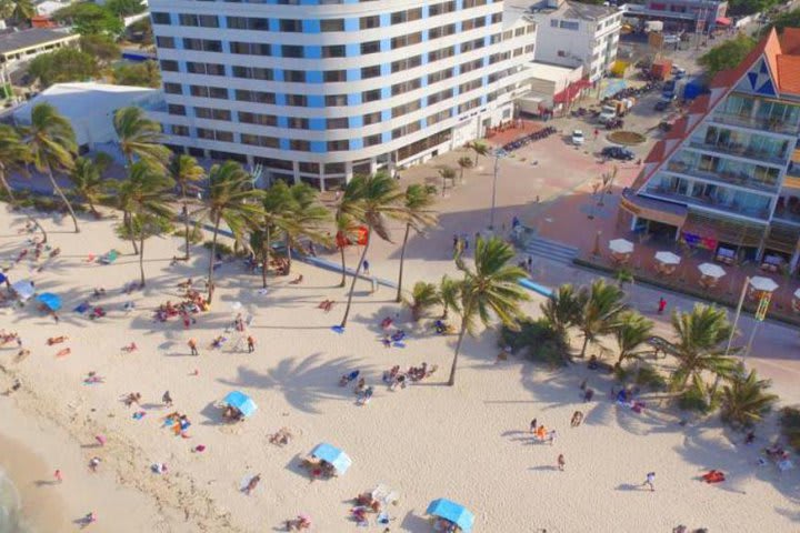 Hotel a menos de 100 metros de la playa principal de San Andrés