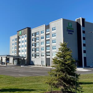 Holiday Inn Express & Suites Aurora, an IHG Hotel