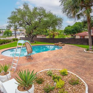 Splash Into Vacation 6BR Home w Pool Waterslide