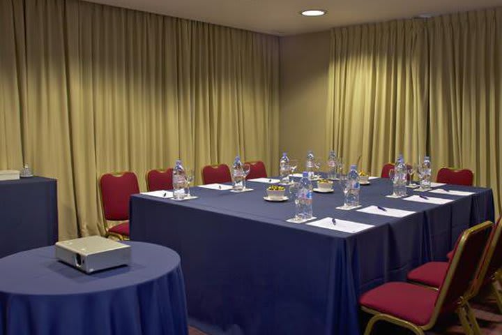 Tryp Buenos Aires has meeting rooms