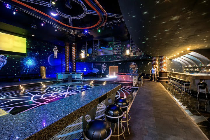 Interior de la discoteca Galaxy