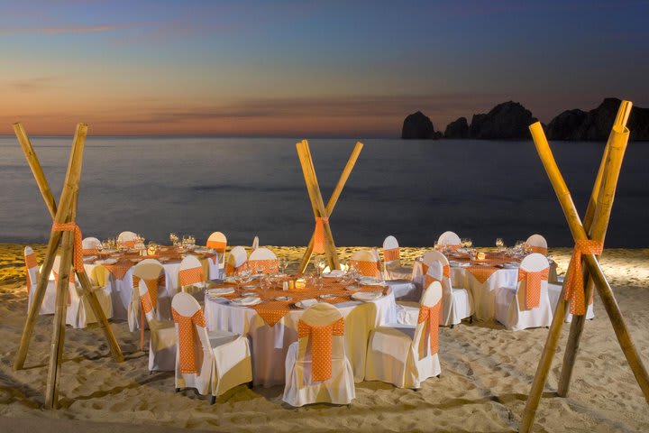 Evento en la playa en el hotel Pueblo Bonito Rosé