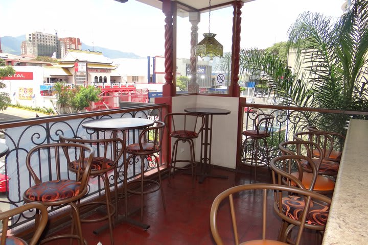 Terraza con mesas