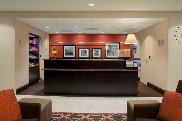 Recepción del Hampton Inn Majestic, hotel en Chicago