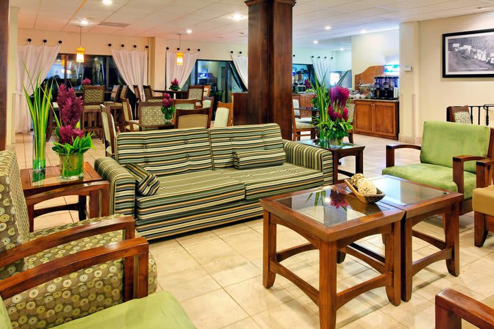 The Holiday Inn Express San Jose Airport offers a breakfast bar
