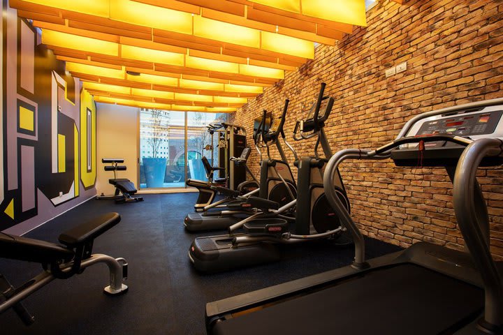 The fitness center is equipped with cardiovascular equipment