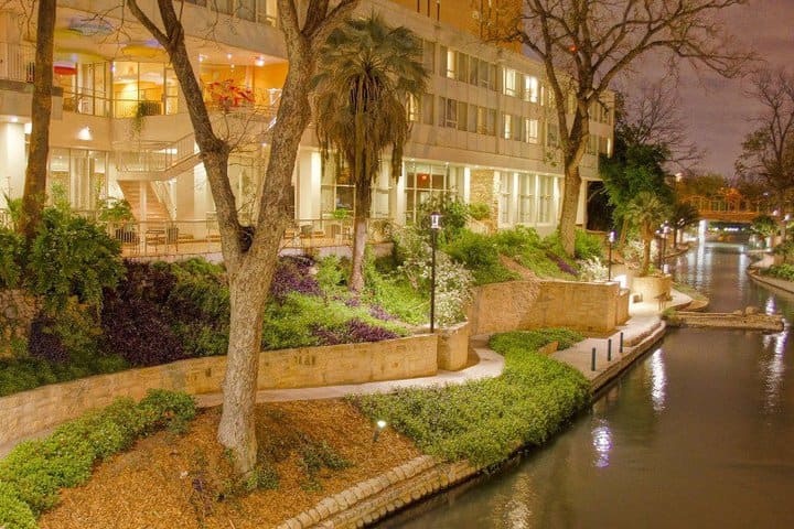 El Tropicano Riverwalk, hotel en el centro de San Antonio