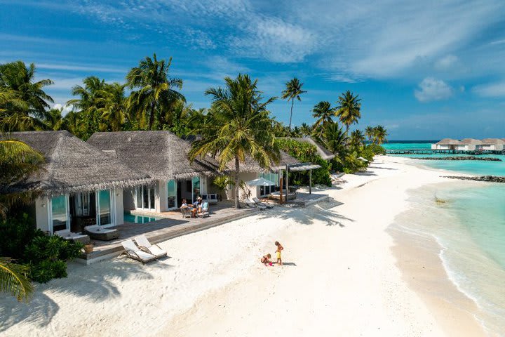 Suite with two bedrooms on the beach with pool