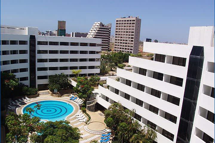 El hotel Marina Bay en Porlamar está a unos pasos de la playa