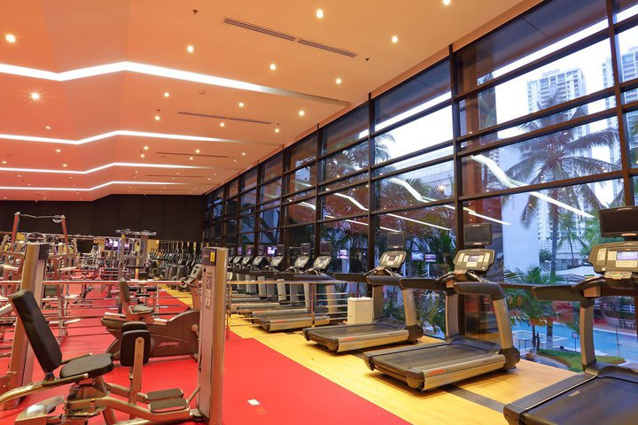 El gimnasio está en el spa