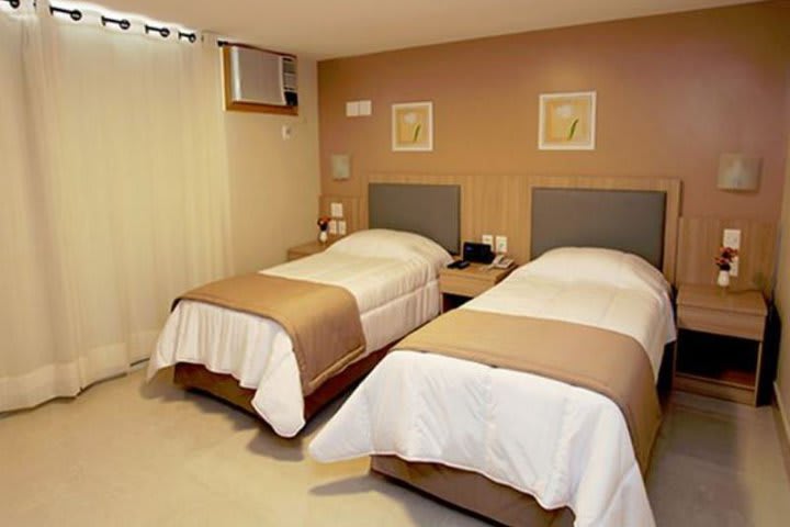 Rooms at the  Elegance Praia are equipped with air conditioning