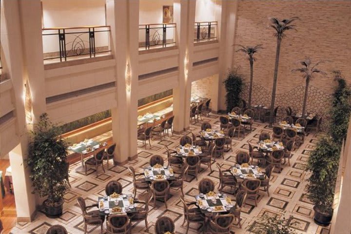 Restaurant at the Hong Qiao State hotel in downtown Shanghai