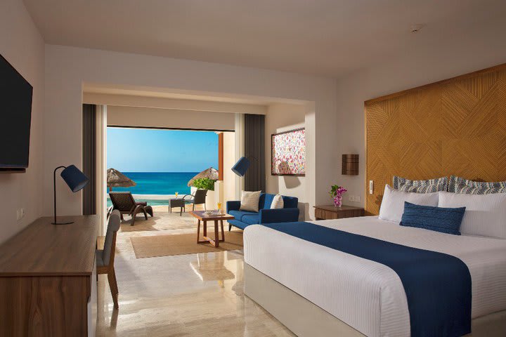 Img - Preferred club junior suite swim-up king frente a la playa