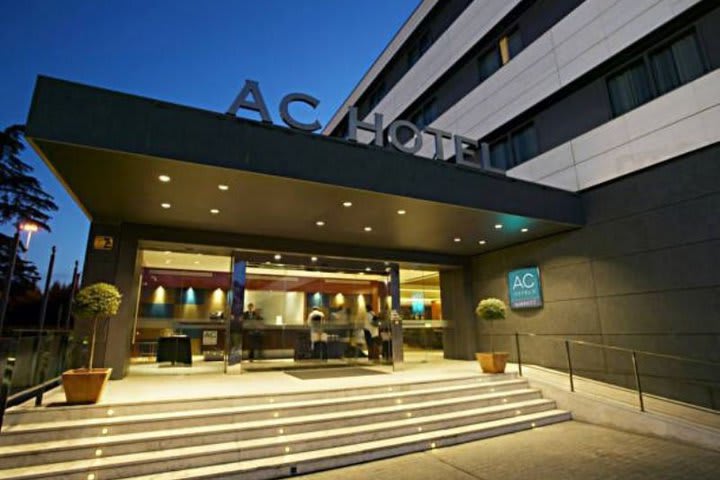 AC Hotel by Marriott Aravaca está ubicado frente al Hospital Sanitas La Zarzuela en Madrid