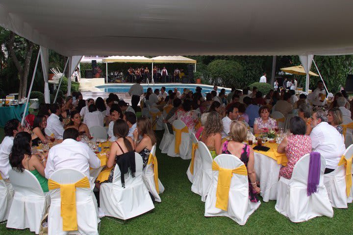 Social event in the garden at Quinta Las Flores